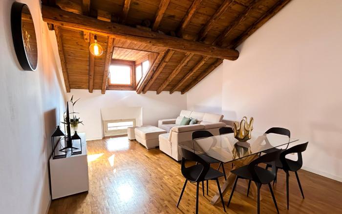 Loft mansardato sullo skyline di Bergamo