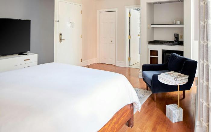 The Arco Hotel Midtown Village, Sonder