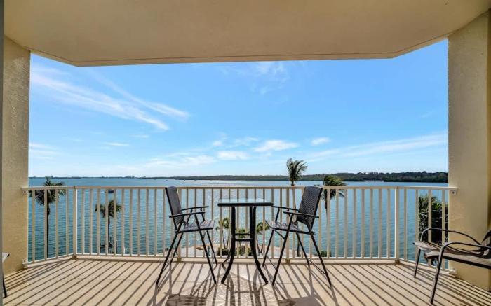 Sunlit Bayview Suite Balcony Pool & Hot Tub