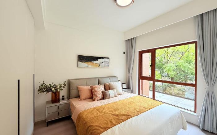 Charming Mount Emei Apartment hosted by a German Couple