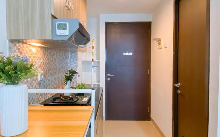 Cozy Modern Studio Grand Dhika City By Travelio