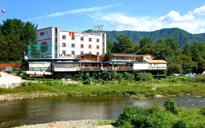 Traum Hotel and Condo