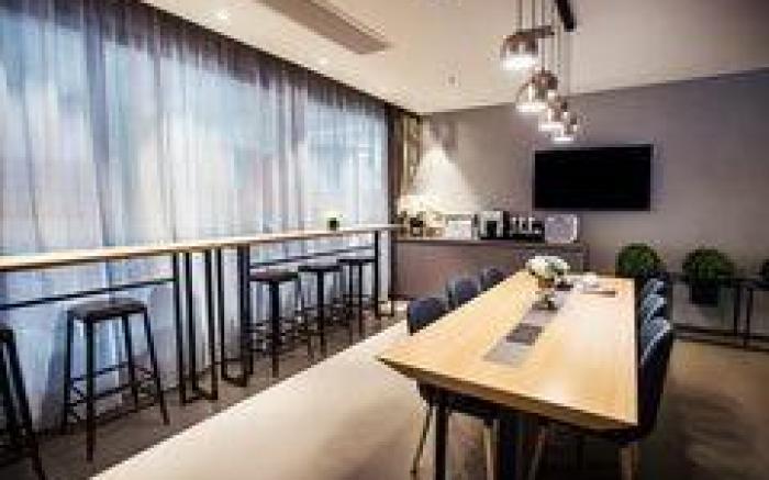Home Inn Style Fengxian Jiefang East Road Old Dongguan Pedestrian Street