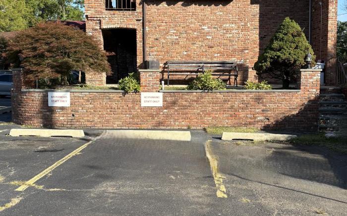 Chalet Inn & Suites Centerport