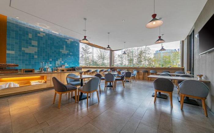 Ease Hotel Yantai High-speed Railway Station Red Star Macalline