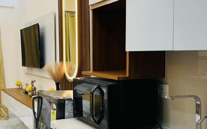 Roseville Suites & Apartment 828