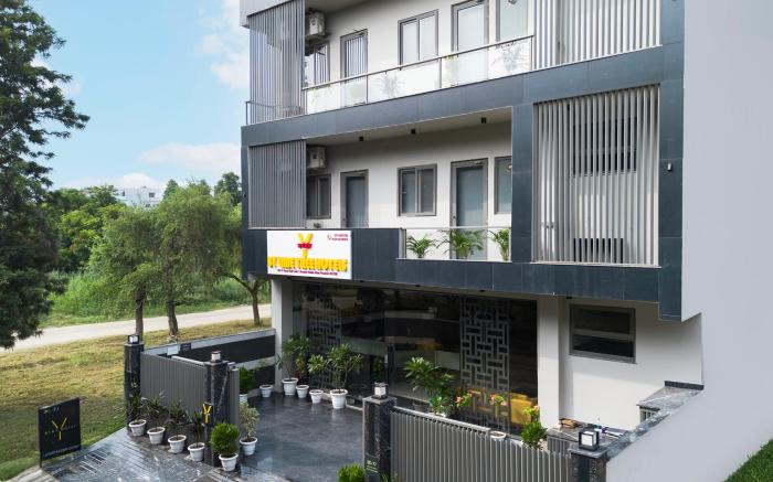 Y Stays by Lime Tree Hotel Greater Noida Nearby India Expo Centre and Mart