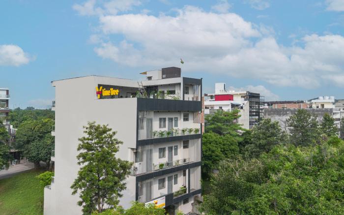 Y Stays by Lime Tree Hotel Greater Noida Nearby India Expo Centre and Mart