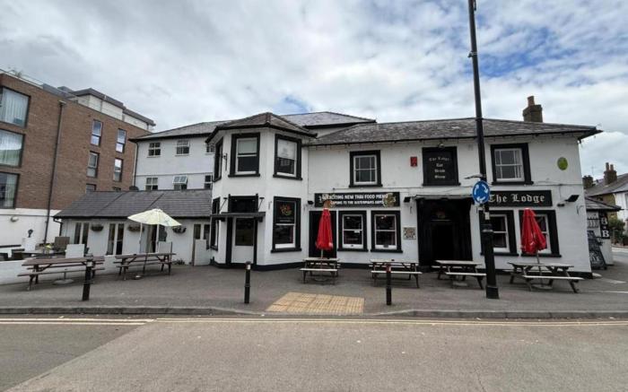 OYO The Watermans Arms Hersham