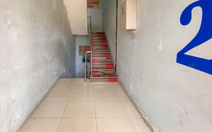 RedDoorz @ Hotel Roda Mas 2 near Gor Satria