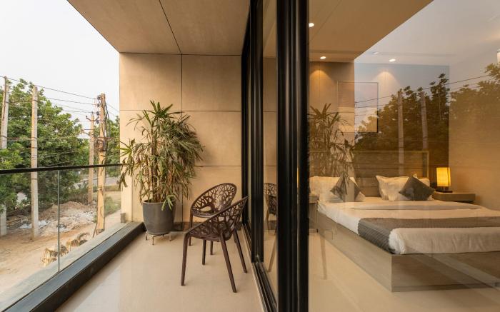 The Lodgers 2 BHK Apartment Near Artemis Hospital