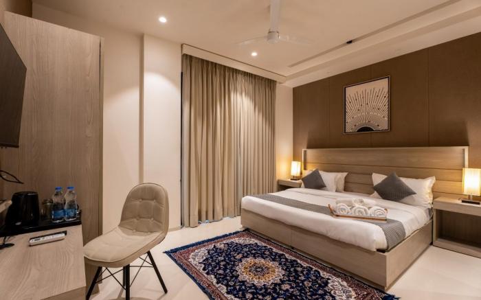 The Lodgers 2 BHK Apartment Near Artemis Hospital