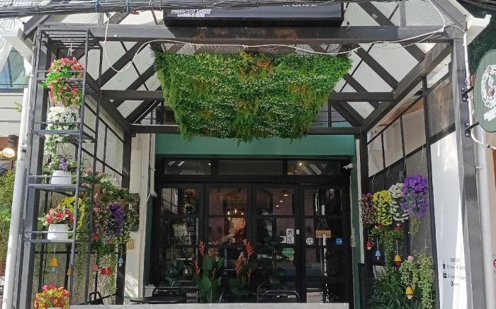 Nimman Nest Hostel & Cafe