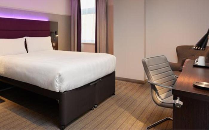 Premier Inn London Heathrow Airport T2 & T3 - Bath Road