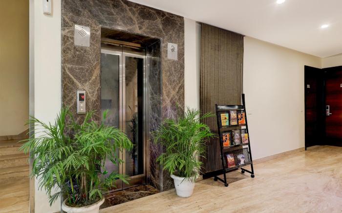 Super Townhouse Hotel Sec- 54 Golf Course Road