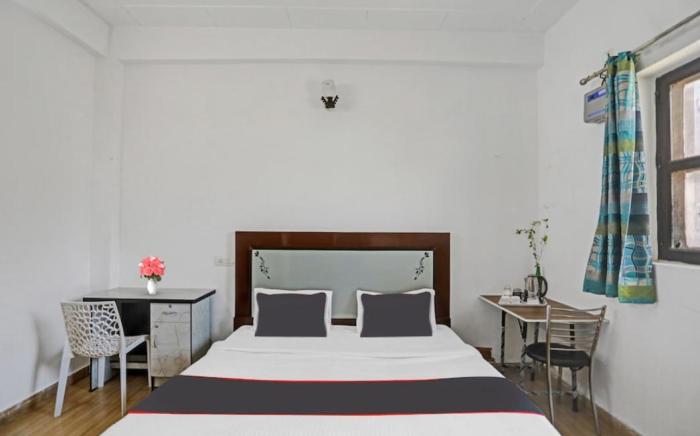 HOTEL SHIVAYY MAJESTIC 3kmfromkashivishwanathtempl