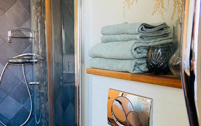 Apartment in cozy farmhouse upstairs