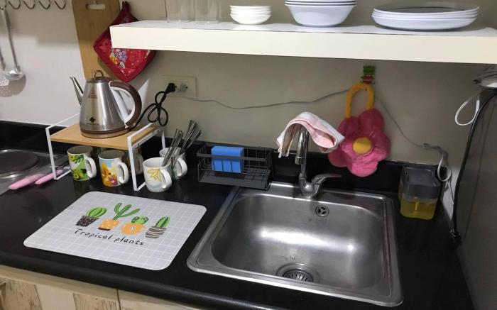 5 minutes to Jazz Mall Studio-type condo100mbps