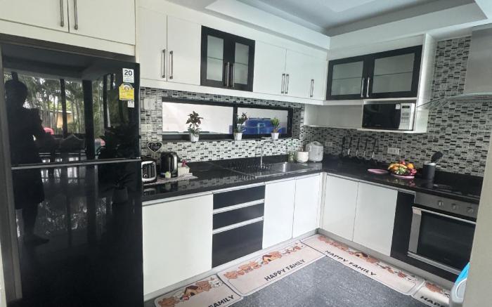 The Withe Palm Estate 