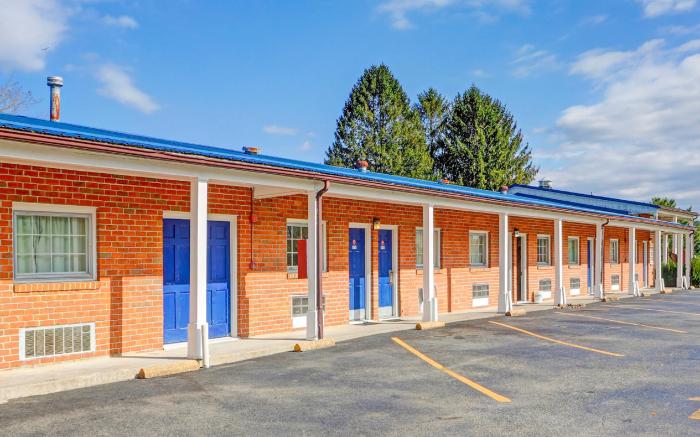 Hotel O Relax Inn Lewisburg near I-64