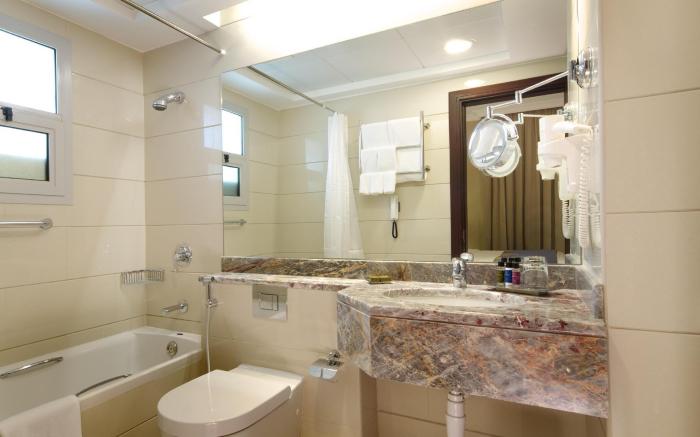 Raviz Center Point Hotel