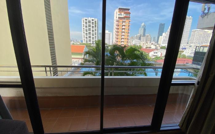 Prime Location 1BR + Sofa Bed 150m to Nana BTS