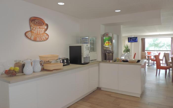 Modern Studio with Private Terrace & Pool – 15 min from Aix TGV 