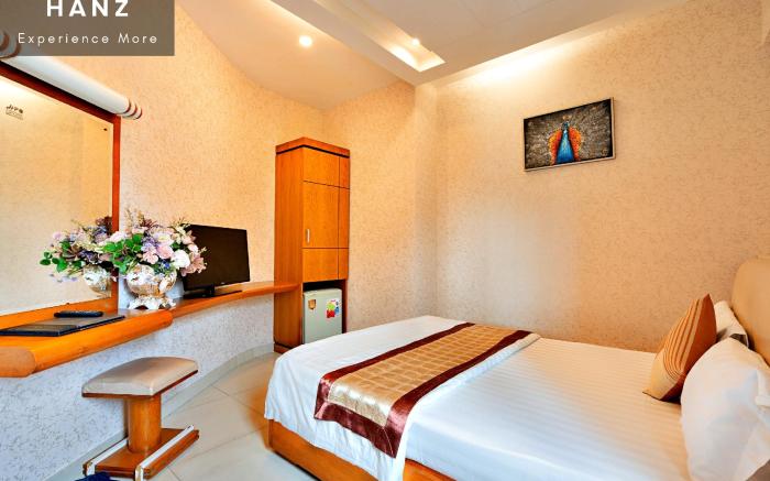 S79 Happy Hotel 2