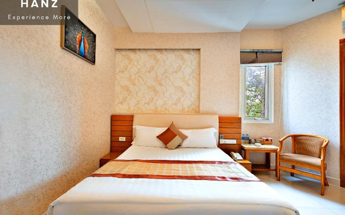 S79 Happy Hotel 2