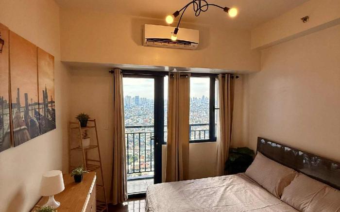 Makati Luxury Hotel Room  Balcony Air Residence