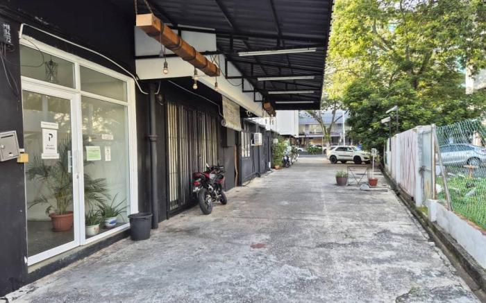 Ixora Homestay by D'Keduit