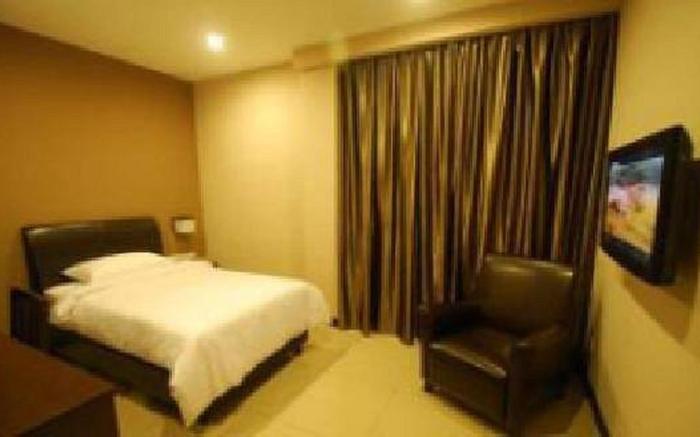 Capital O Rail Hotel