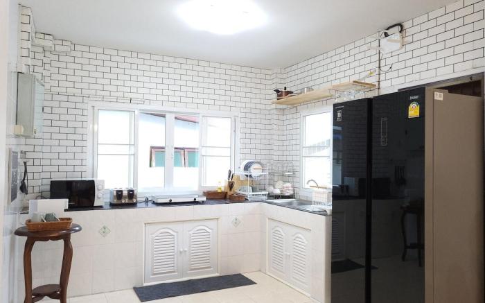 Poon House Nimman: Spacious Stay Near Attractions