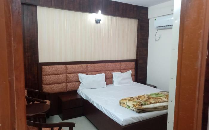 SLEEP WITH ME ( 1 BHK FLAT ) 