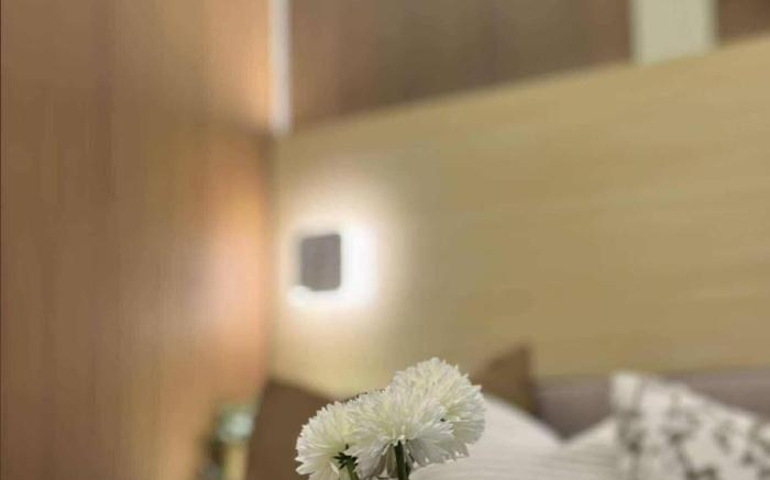 RED LUXE HAVEN Comfy stay, Netflix and Fast WiFi Ready