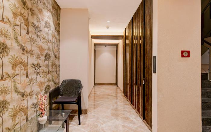 Super Townhouse Oak DLF Newtown Bus Terminal