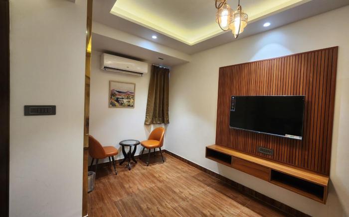 The Aura Hotel & Banquet