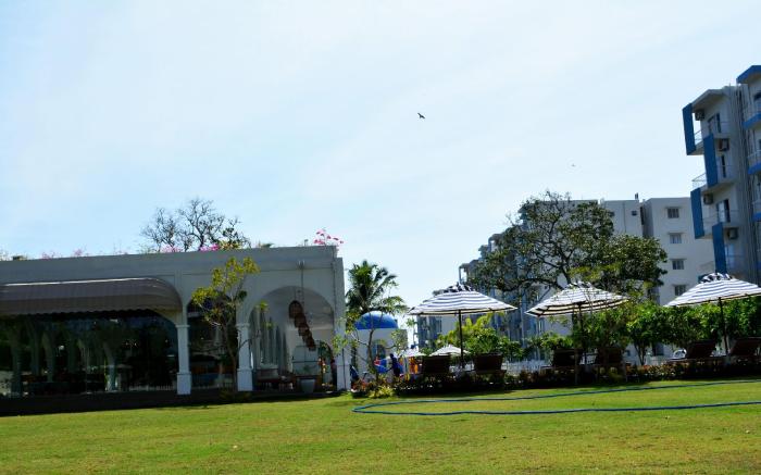 CM Holiday Apartment at Santorini Complex 