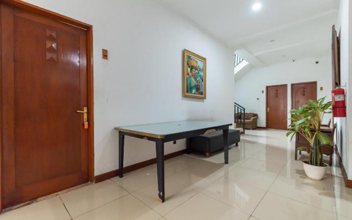 Urbanview Hotel near Paris Van Java Mall