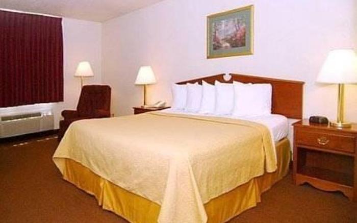 Quality Inn & Suites Des Moines - Merle Hay Road