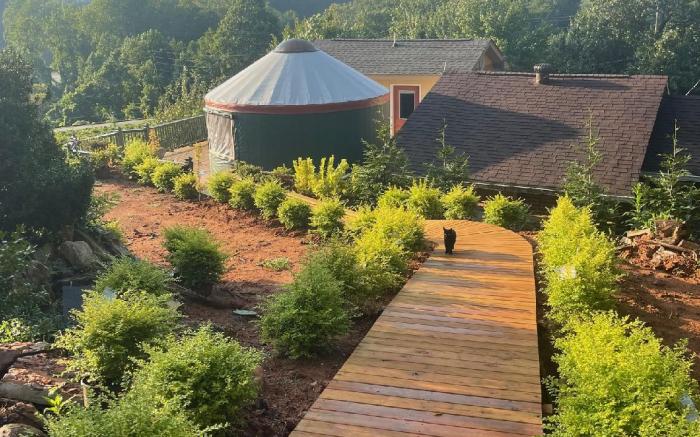 Mountain Aire Cottages, Inn, & Glamping