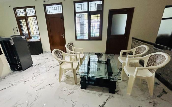 Private2BHK/wifi/kitchen/ Balcony/Smart TV/Parking