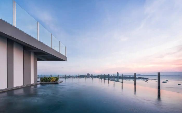 Fully Furnished Excellent Location -Next to Beach