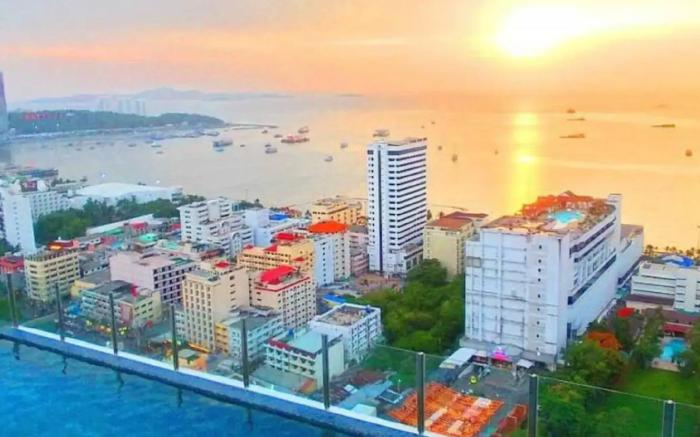 Fully Furnished Excellent Location -Next to Beach