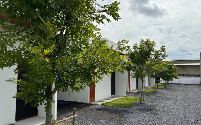 The Six Resort Lopburi