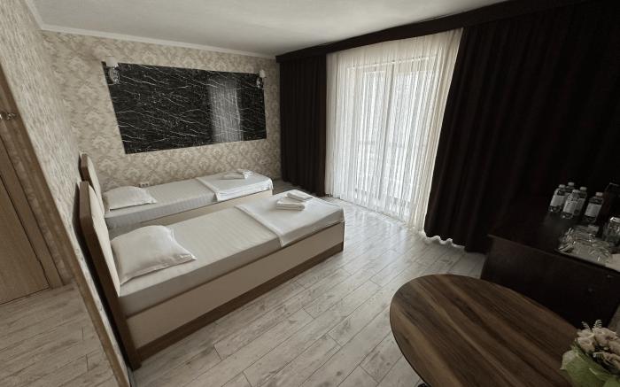 Artist Regency Hotel