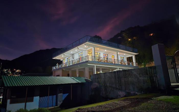 Aangan Royal Stay-Paragliding Homestay Dharamshala