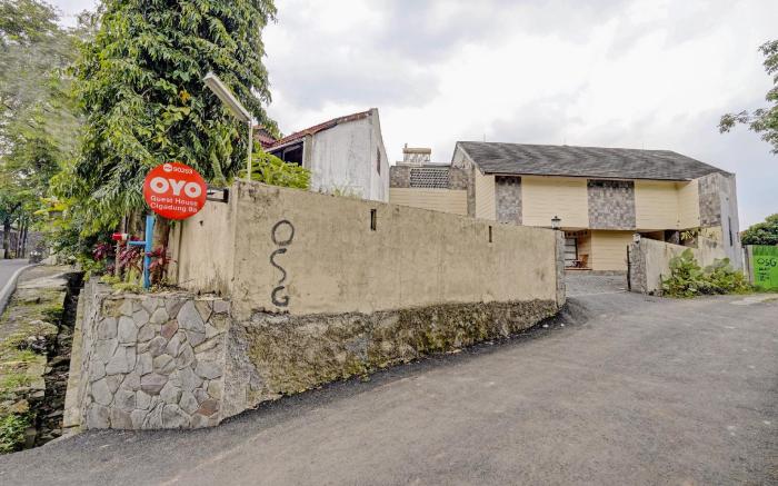 OYO 90293 Guest House Cigadung 9a