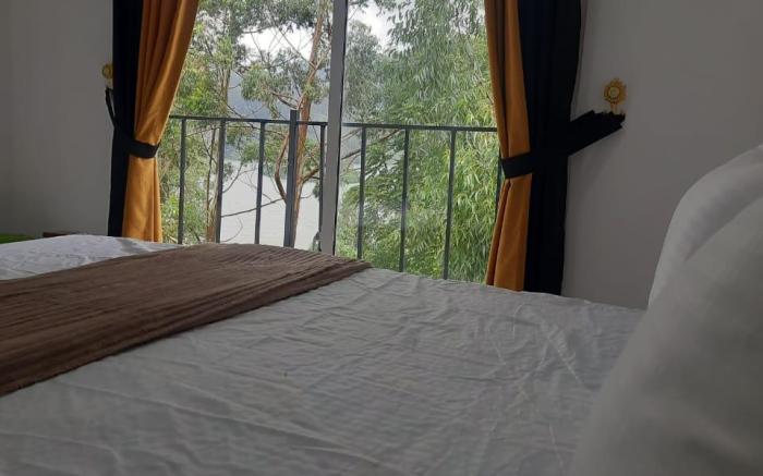 Golden Waters Stay&Dine 