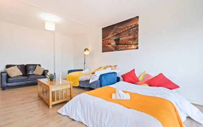 2 BedRoom 4 Bed flat with free parking sleeps7
